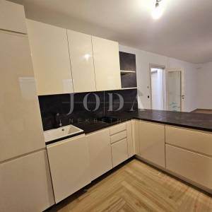 Malinska - nova kuća s bazenom i pogledom na more!