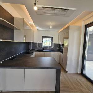 Malinska - nova kuća s bazenom i pogledom na more!