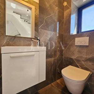 Malinska - nova kuća s bazenom i pogledom na more!