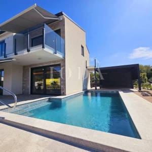 Malinska - nova kuća s bazenom i pogledom na more!