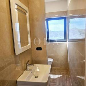 Malinska - nova kuća s bazenom i pogledom na more!