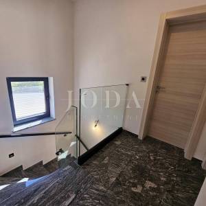 Malinska - nova kuća s bazenom i pogledom na more!