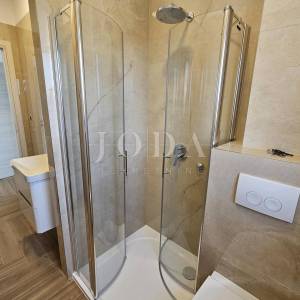 Malinska - nova kuća s bazenom i pogledom na more!