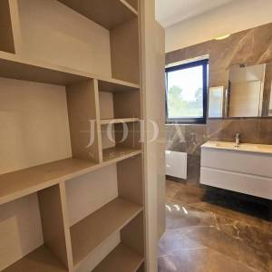 Malinska - nova kuća s bazenom i pogledom na more!