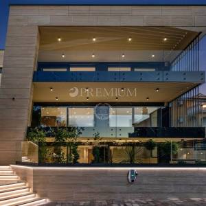 Malinska, prodaja, apartman u prizemlju novogradnje, s okućnicom i bazenom! 