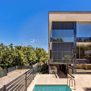 Malinska, prodaja, apartman u prizemlju novogradnje, s okućnicom i bazenom! 