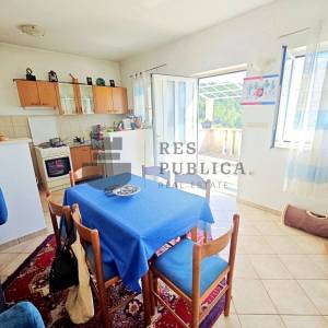 MANJA KUĆA NA OTOKU MLJETU