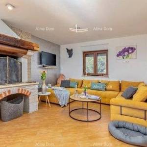 MARČANA - Prodaje se kuća sa grijanim bazenom i jakuzzijem