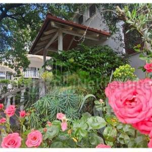 MASLENICA - ATRAKTIVNA APARTMANSKA KUĆA 100m OD PLAŽE