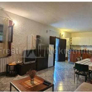 MASLENICA - ATRAKTIVNA APARTMANSKA KUĆA 100m OD PLAŽE