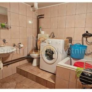 MASLENICA - ATRAKTIVNA APARTMANSKA KUĆA 100m OD PLAŽE