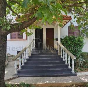 MASLENICA - ATRAKTIVNA APARTMANSKA KUĆA 100m OD PLAŽE