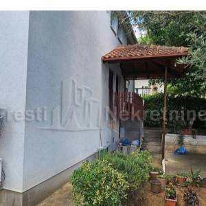 MASLENICA - ATRAKTIVNA APARTMANSKA KUĆA 100m OD PLAŽE