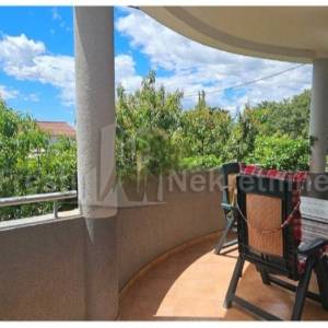 MASLENICA - ATRAKTIVNA APARTMANSKA KUĆA 100m OD PLAŽE