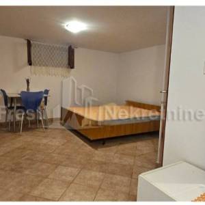 MASLENICA - ATRAKTIVNA APARTMANSKA KUĆA 100m OD PLAŽE