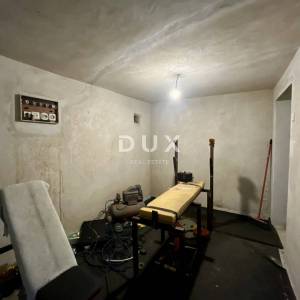 MATULJI - Kuća s potencijalom!