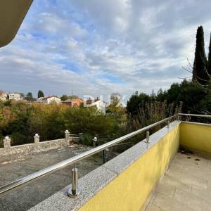 MATULJI, MIHOTIĆI - Stan za 3 radnika, prostran i funkcionalan