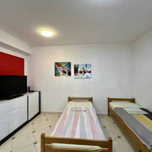 MATULJI, MIHOTIĆI - Stan za 6 radnika, prostran i funkcionalan