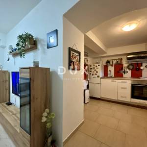 MATULJI - Šarmantan stan na odličnoj lokaciji