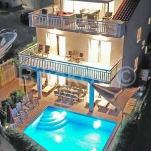 Medići, vila s bazenom i pogledom na more