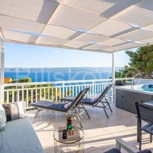 Medići, vila s bazenom i pogledom na more