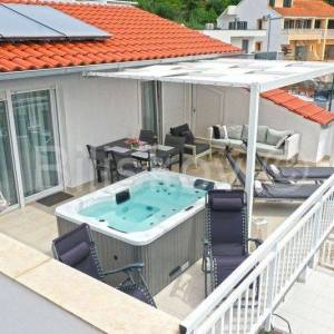 Medići, vila s bazenom i pogledom na more