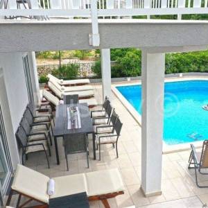 Medići, vila s bazenom i pogledom na more