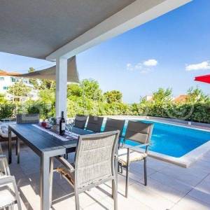 Medići, vila s bazenom i pogledom na more