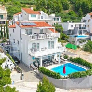 Medići, vila s bazenom i pogledom na more