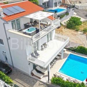 Medići, vila s bazenom i pogledom na more