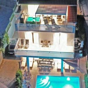 Medići, vila s bazenom i pogledom na more