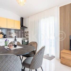 Medići, vila s bazenom i pogledom na more