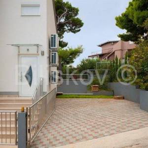 Medići, vila s bazenom i pogledom na more