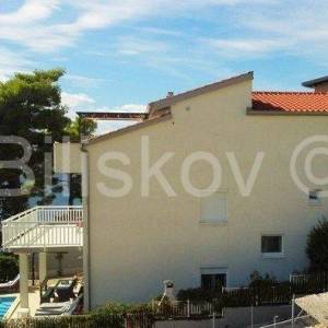 Medići, vila s bazenom i pogledom na more