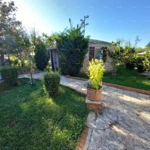 MEDULIN – AUTENTIČNA ISTARSKA KUĆA (KAŽUN) SA VRTOM, 600 M OD MORA