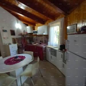 MEDULIN – AUTENTIČNA ISTARSKA KUĆA (KAŽUN) SA VRTOM, 600 M OD MORA