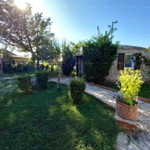 MEDULIN – AUTENTIČNA ISTARSKA KUĆA (KAŽUN) SA VRTOM, 600 M OD MORA