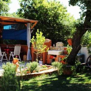 MEDULIN – AUTENTIČNA ISTARSKA KUĆA (KAŽUN) SA VRTOM, 600 M OD MORA