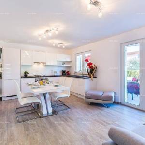 Medulin –  kuća s 2 apartmana, 100 m od plaže