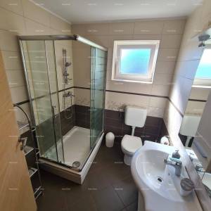 Medulin! Kuća sa 6 zasebnih stambenih jedinica!