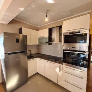 Medulin! Kuća sa 6 zasebnih stambenih jedinica!