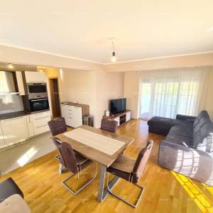 Medulin! Kuća sa 6 zasebnih stambenih jedinica!