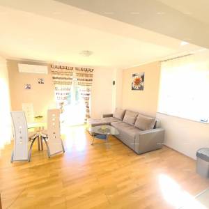 Medulin! Kuća sa 6 zasebnih stambenih jedinica!