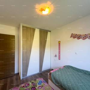 Medulin Vrčevan Prodaja lijepog i uređenog stana na velikoj okućnici, sa vlastitim bazenom.