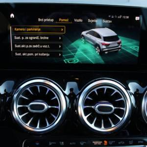 Mercedes-Benz GLA 200d AUTOMATIK *LED, NAVIGACIJA, KAMERA*