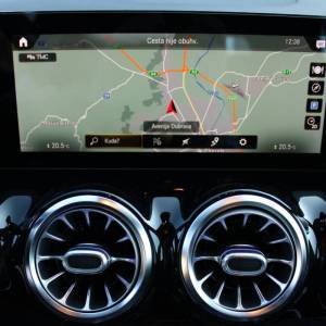 Mercedes-Benz GLA 200d AUTOMATIK *LED, NAVIGACIJA, KAMERA*