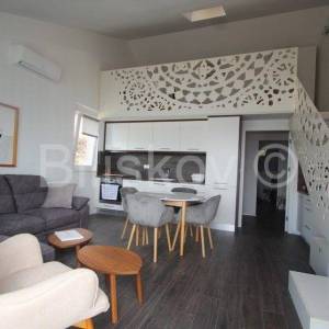  Mimice dvosoban stan, pogled na more, parking u garaži