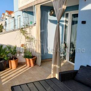 Moderan apartman s galerijom u Zatonu - Nin