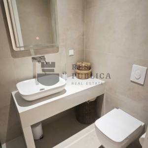 MODERAN APARTMAN S POGLEDOM NA MORE