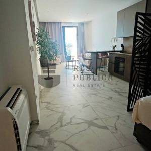 MODERAN APARTMAN S POGLEDOM NA MORE